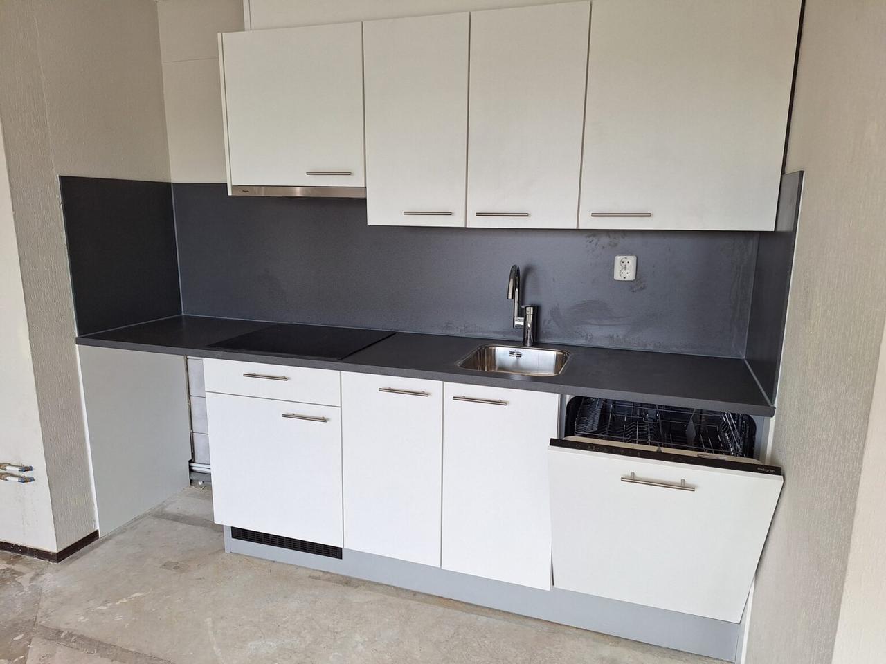 Nieuw keukenblok en breed balkon in Heerlen - Afbeelding 7
