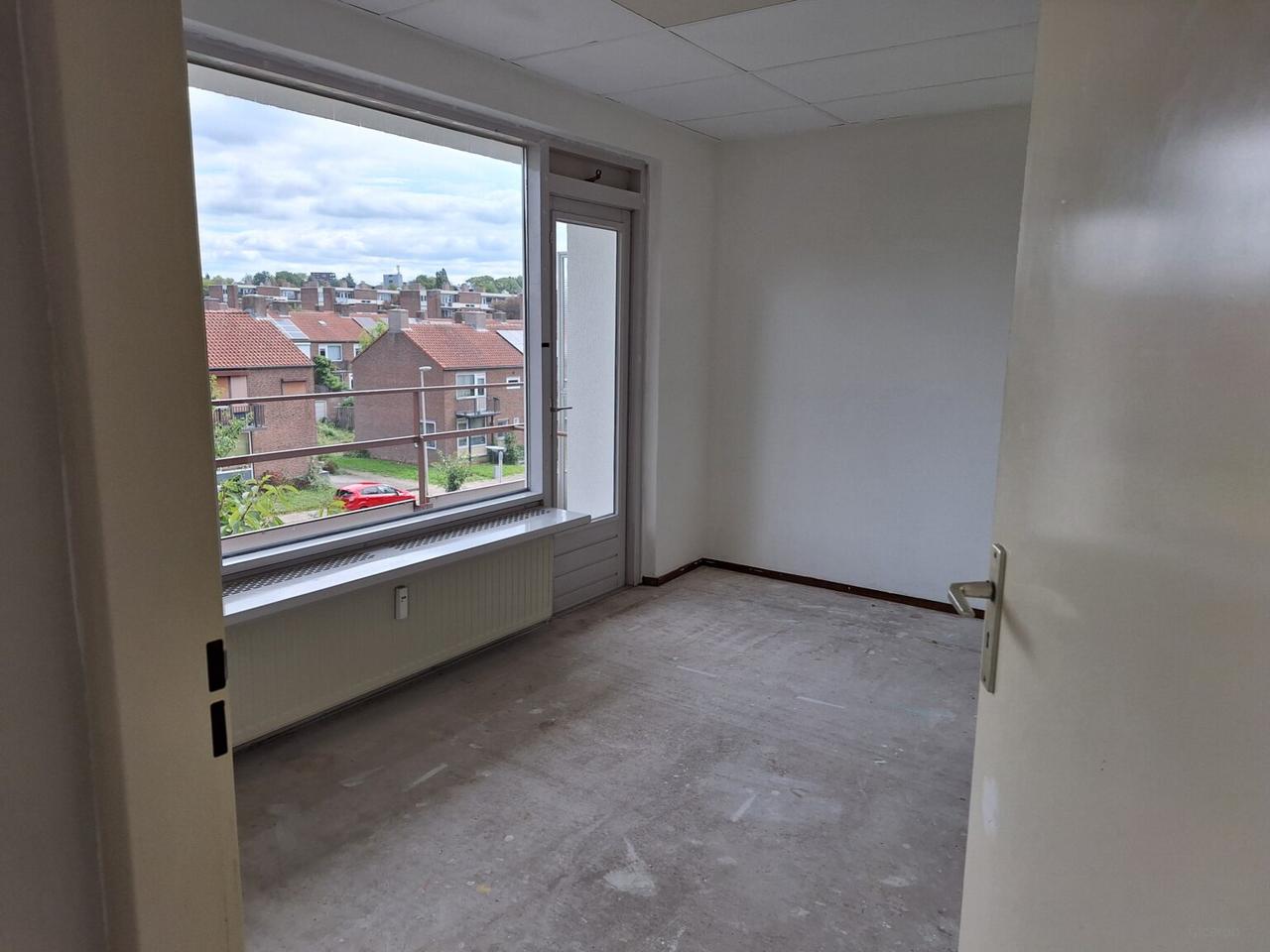 Nieuw keukenblok en breed balkon in Heerlen - Afbeelding 8