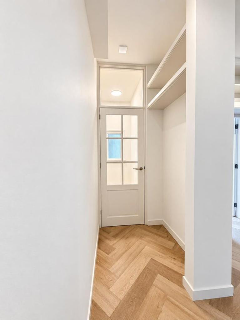 Gemeubileerd appartement met terras aan Overtoom - Afbeelding 2