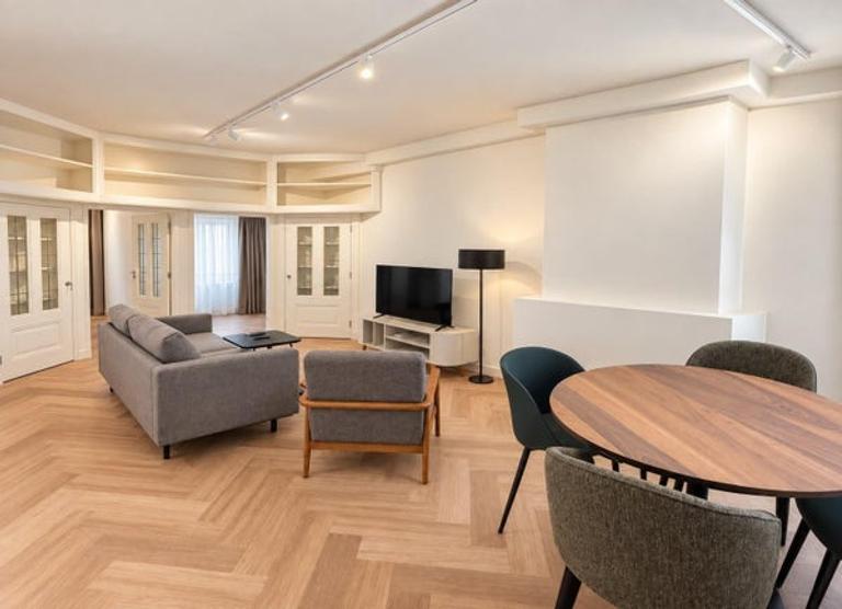 Gemeubileerd appartement met terras aan Overtoom - Afbeelding 3