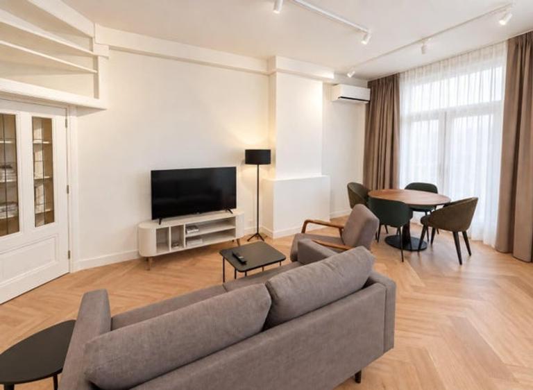 Gemeubileerd appartement met terras aan Overtoom - Afbeelding 4
