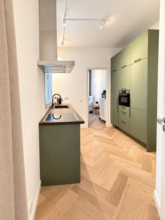 Gemeubileerd appartement met terras aan Overtoom - Afbeelding 8