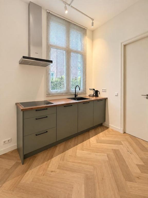 Gemeubileerd appartement met terras aan Overtoom - Afbeelding 9