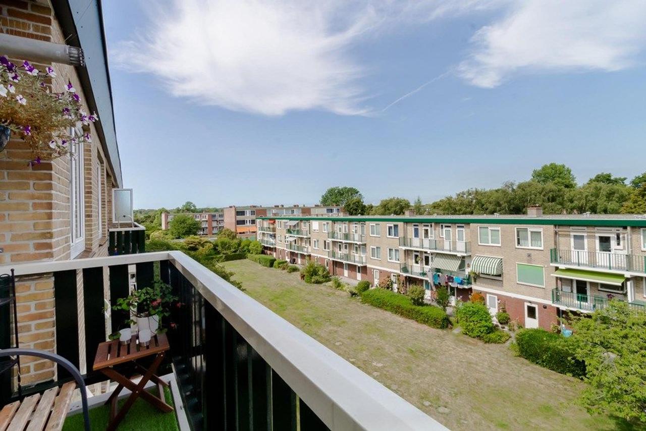 Furnished apartment with two balconies - Image 16