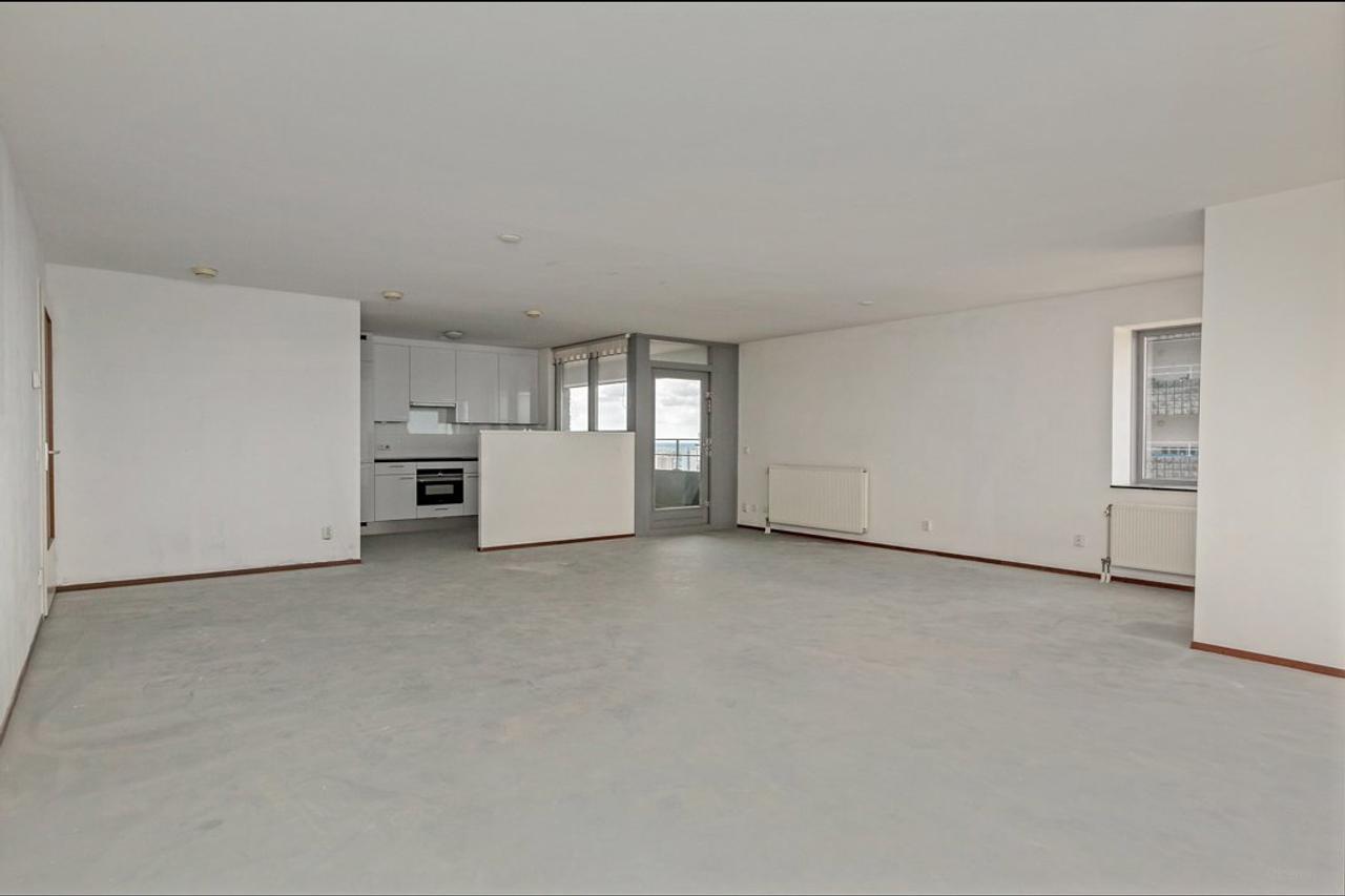 106 m² appartement met Maaszicht - Afbeelding 1