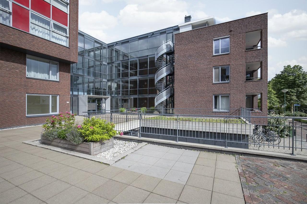 84 m² apartment with balcony and garage - Image 4