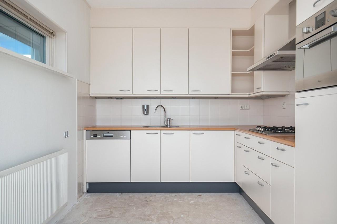 84 m² apartment with balcony and garage - Image 10