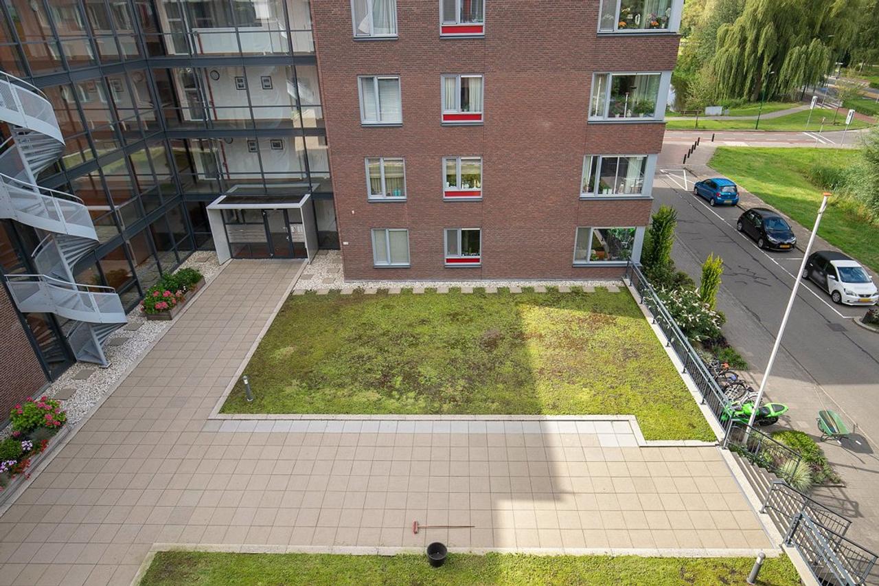 84 m² apartment with balcony and garage - Image 20