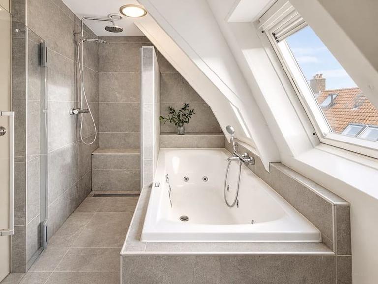 Gemeubileerd 2-slaapkamerappartement aan de kade - Afbeelding 17