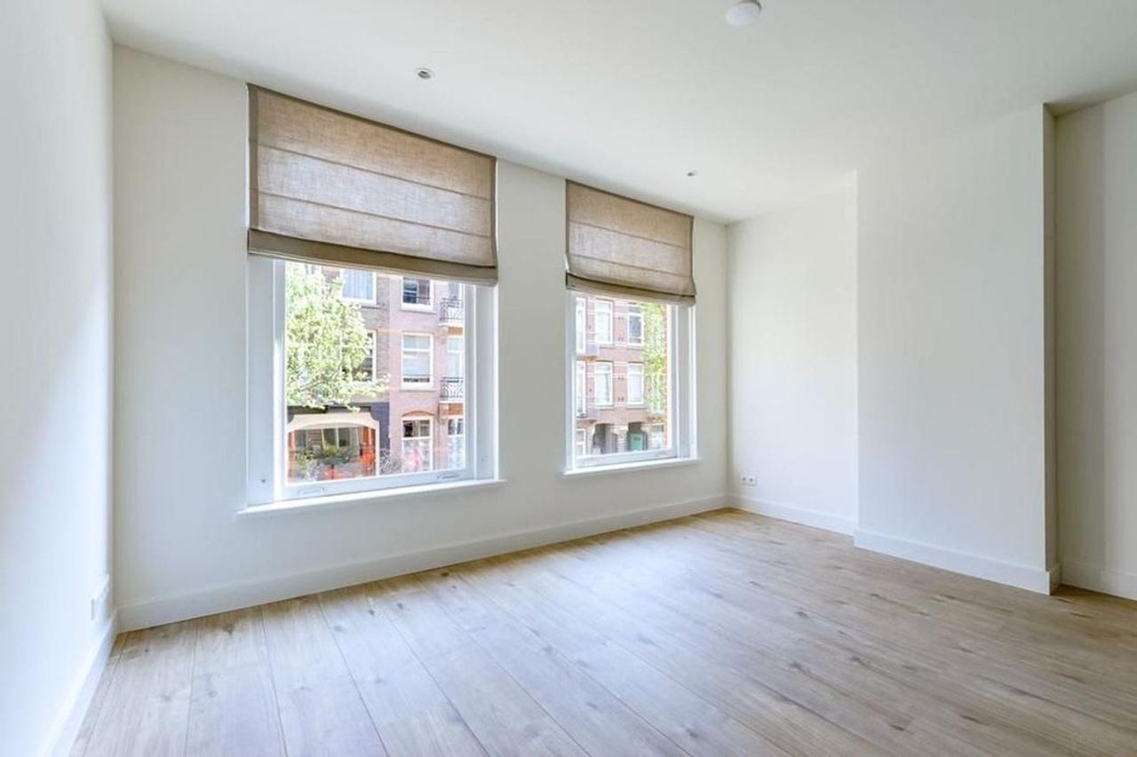 50 m² apartment with balcony in Oud-West - Image 1
