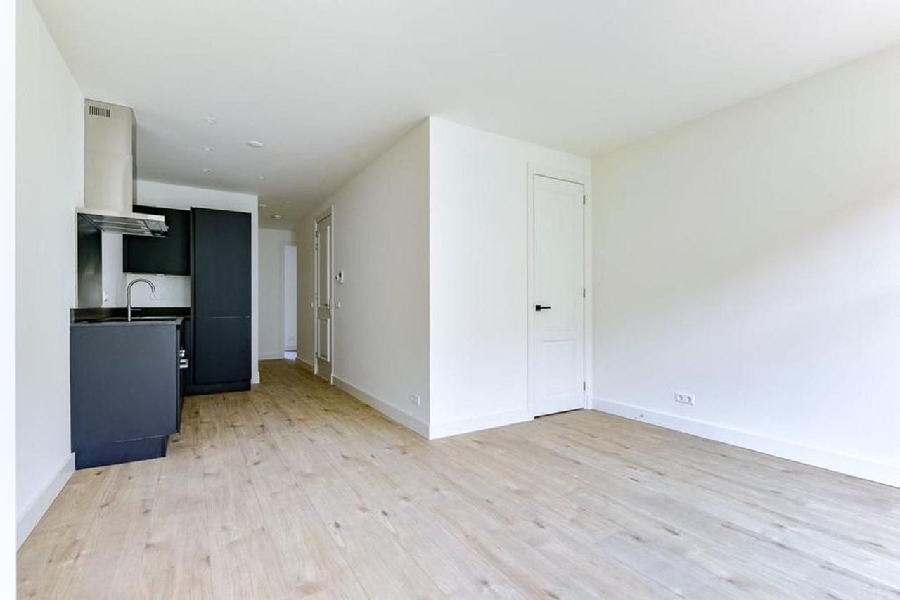 50 m² apartment with balcony in Oud-West - Image 6