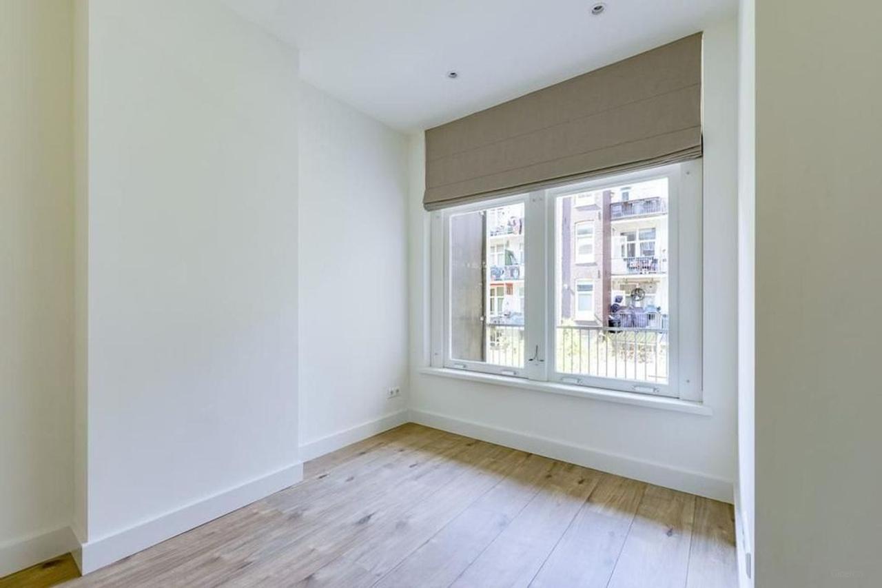 50 m² apartment with balcony in Oud-West - Image 8
