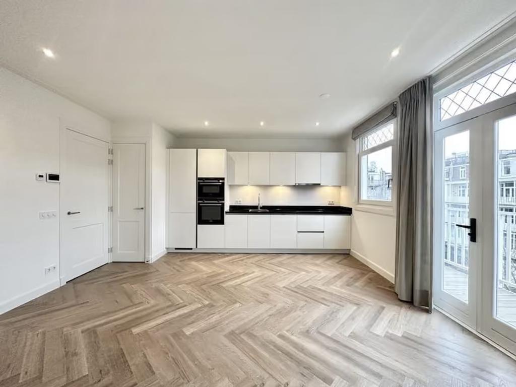 42 m² Rooftop Terrace in Amsterdam Oud-West - Image 1