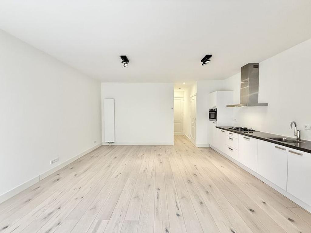 Furnished 1-Bedroom Apartment with Garden - Image 2