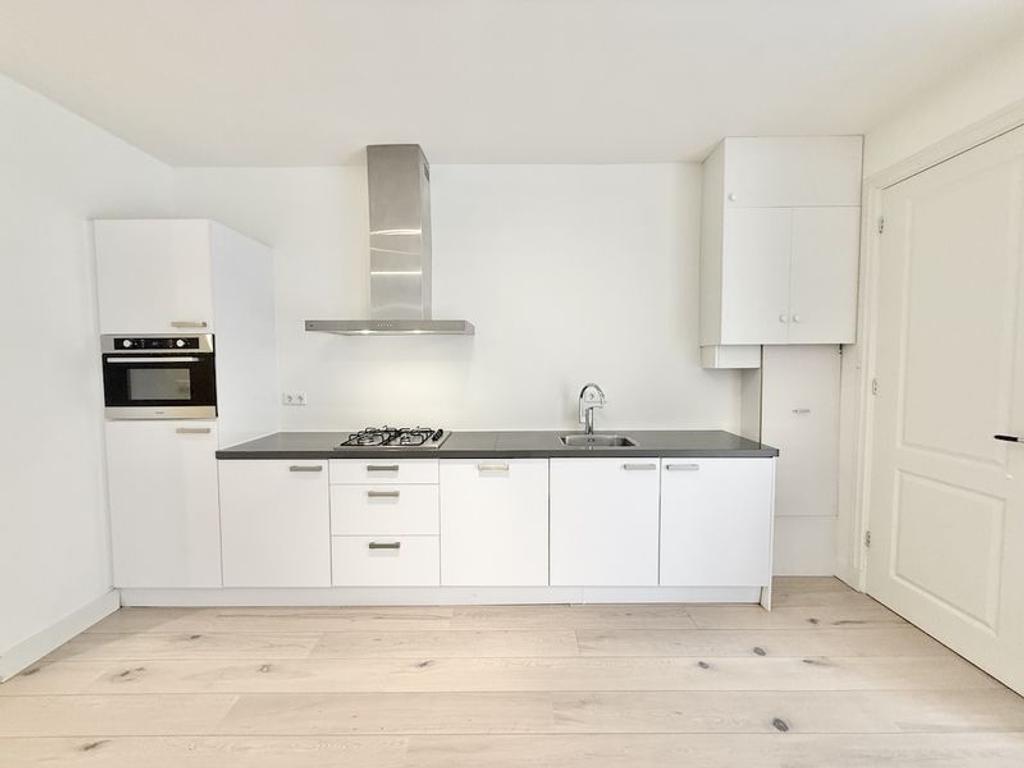 Furnished 1-Bedroom Apartment with Garden - Image 3