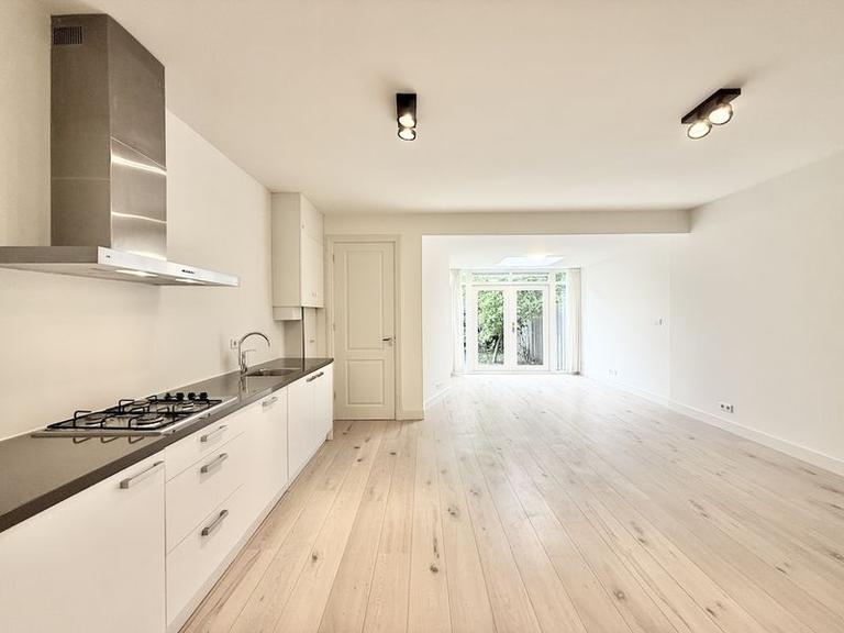 Furnished 1-Bedroom Apartment with Garden - Image 4