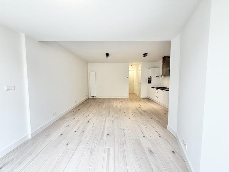 Furnished 1-Bedroom Apartment with Garden - Image 5