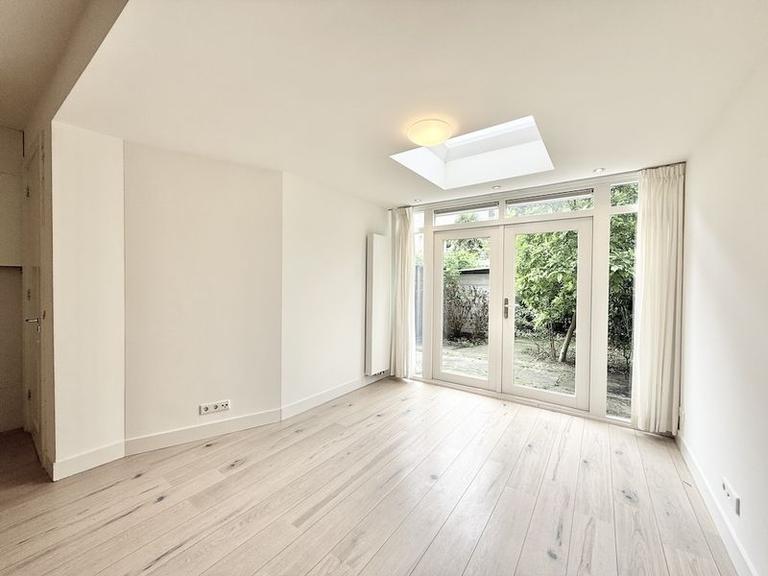 Furnished 1-Bedroom Apartment with Garden - Image 6