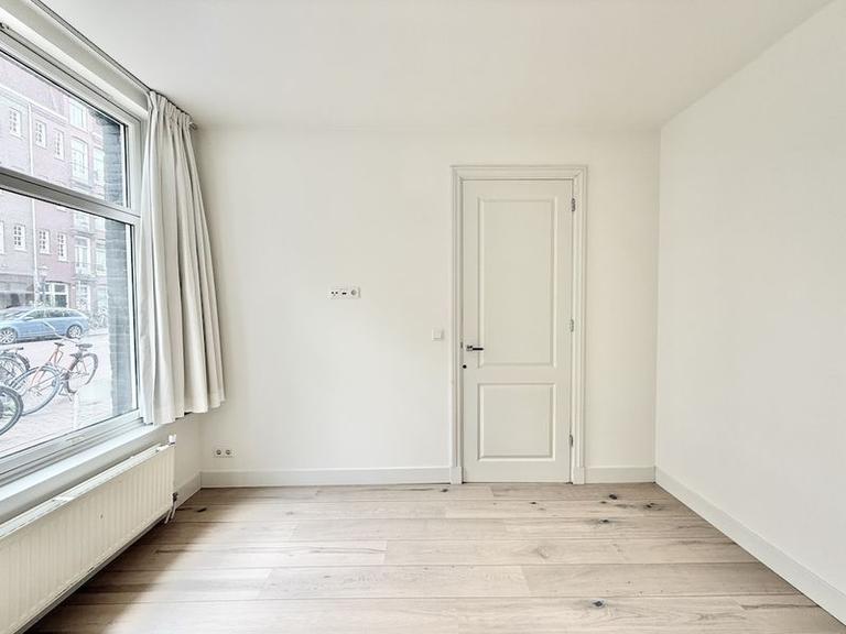 Furnished 1-Bedroom Apartment with Garden - Image 9