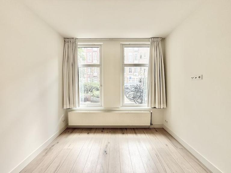 Furnished 1-Bedroom Apartment with Garden - Image 10