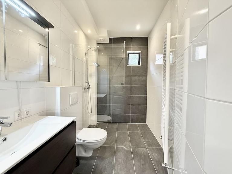 Furnished 1-Bedroom Apartment with Garden - Image 13