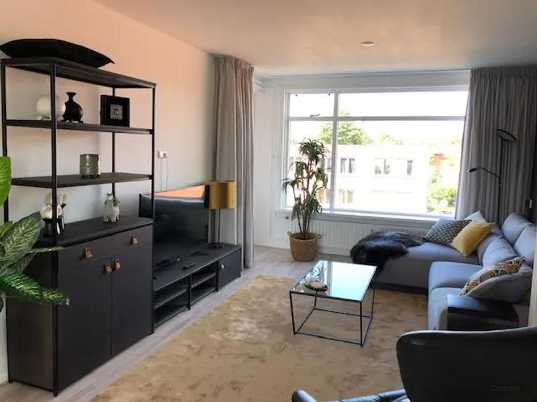Furnished 2-Bedroom Apartment with Lift - Image 2