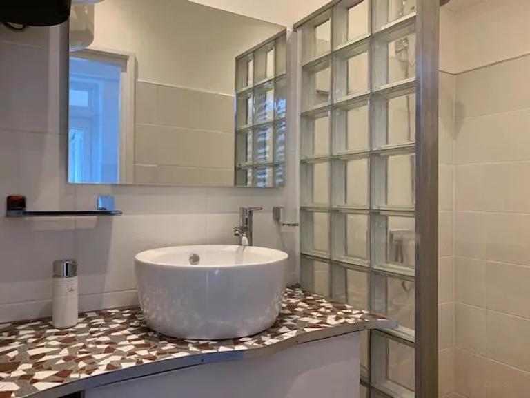 Furnished 2-Bedroom Apartment with Lift - Image 5