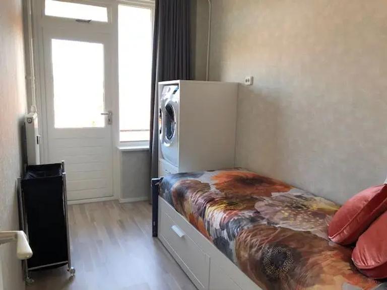 Furnished 2-Bedroom Apartment with Lift - Image 6