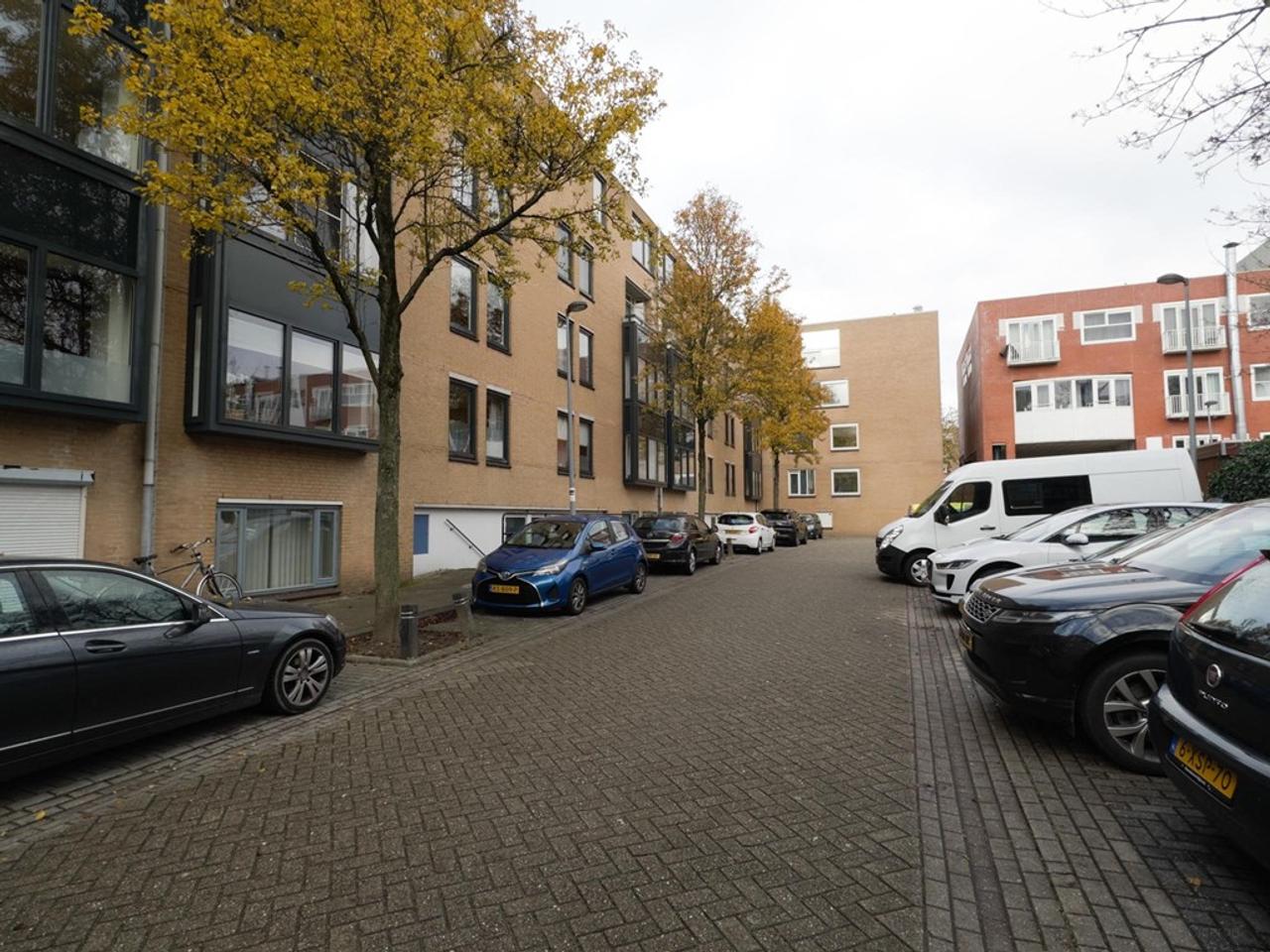 115 m² Furnished Apartment in Almere - Image 23