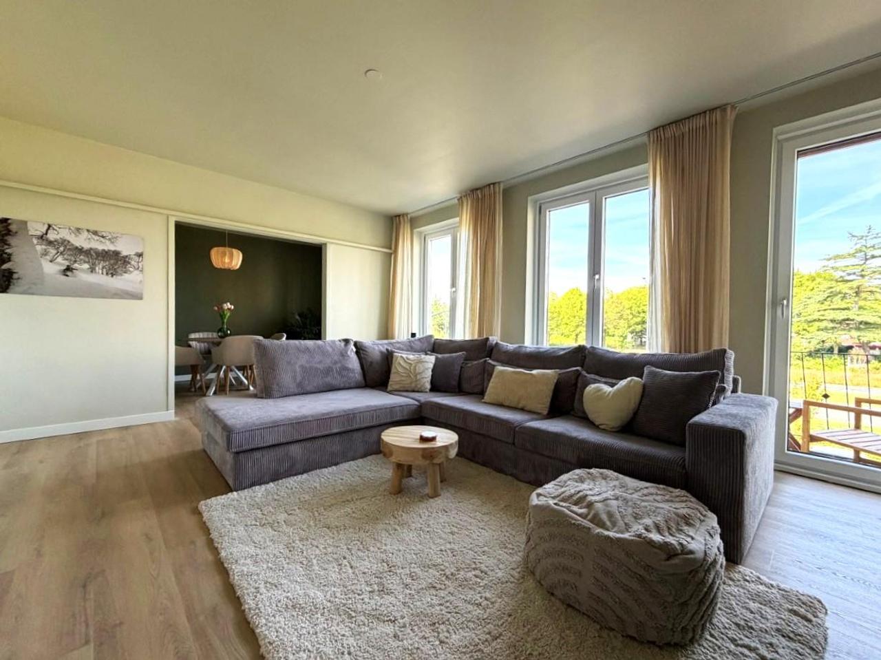 Furnished 4-Room Apartment with 2 Balconies - Image 2