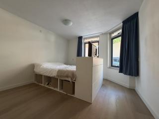 Renovated 2-Bedroom Apartment in Kamperpoort - Image 9