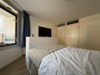 Renovated 2-Bedroom Apartment in Kamperpoort - Image 10