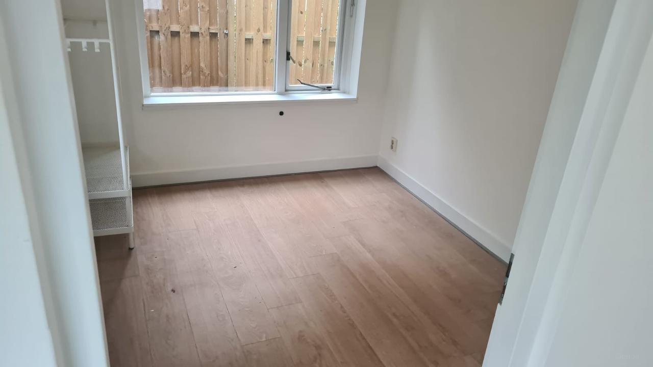 Available now: 1-bedroom apartment with garden - Image 3