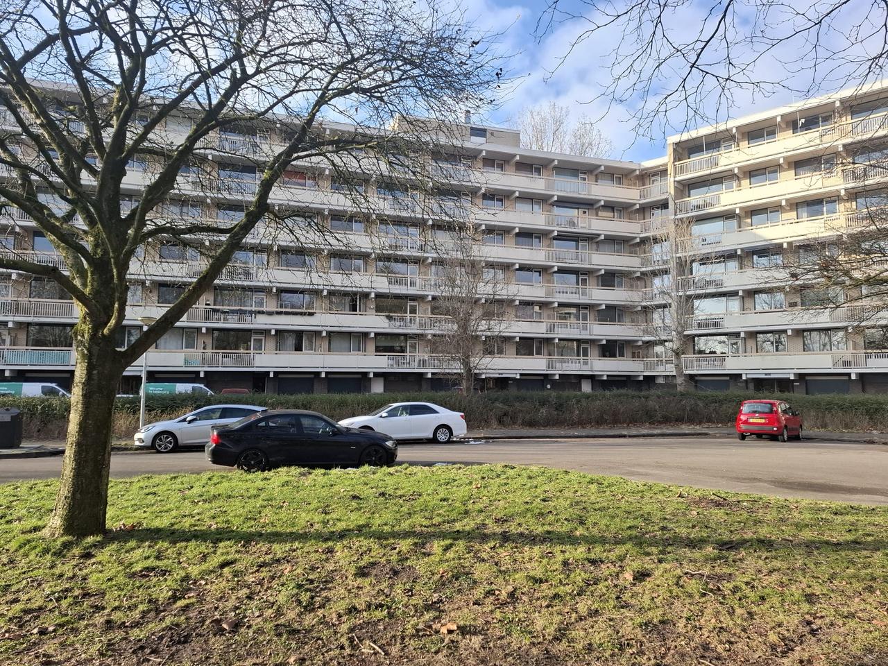 4-Bedroom Apartment in Paddepoel - Image 1