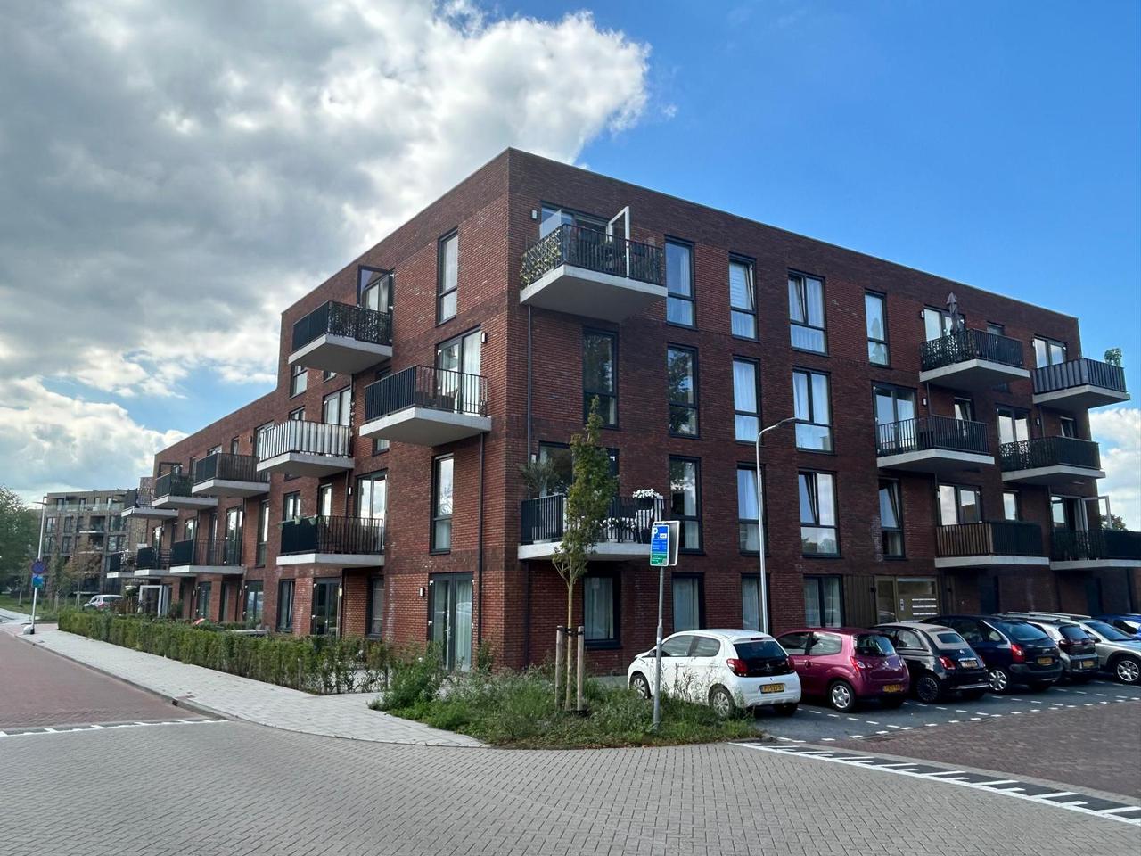 Gas-Free 2-Bedroom Apartment with Balcony - Image 1