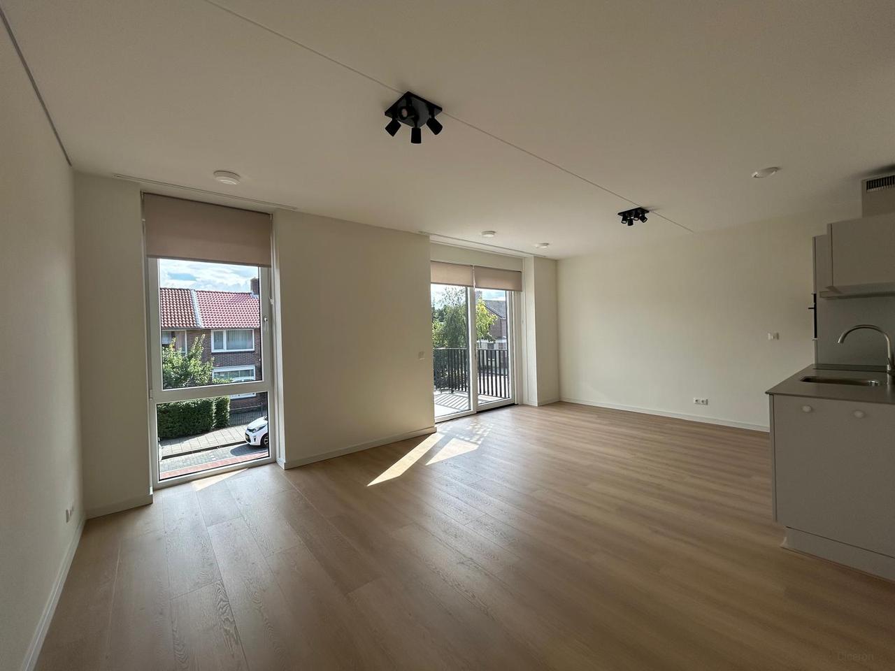 Gas-Free 2-Bedroom Apartment with Balcony - Image 2