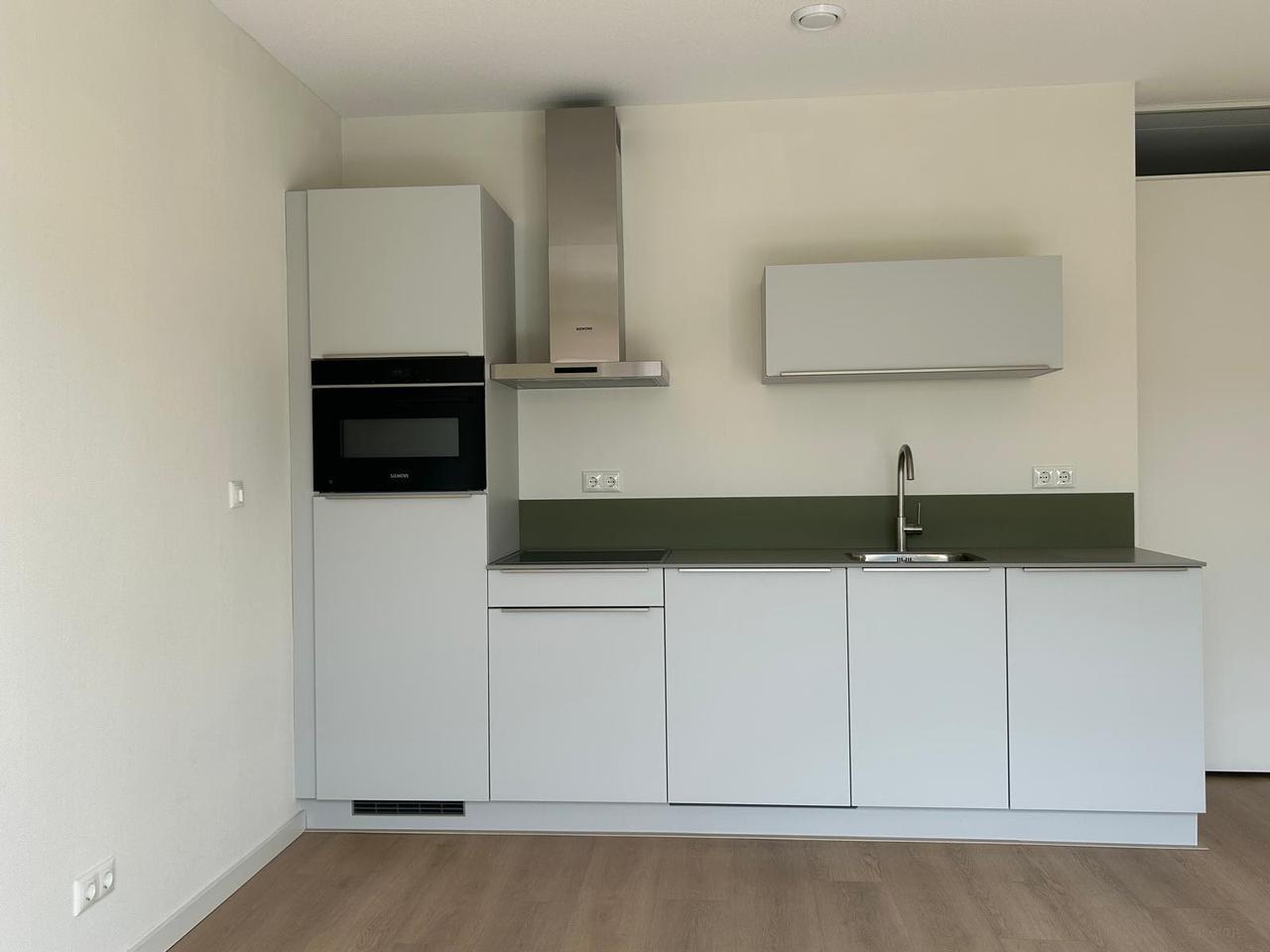 Gas-Free 2-Bedroom Apartment with Balcony - Image 5