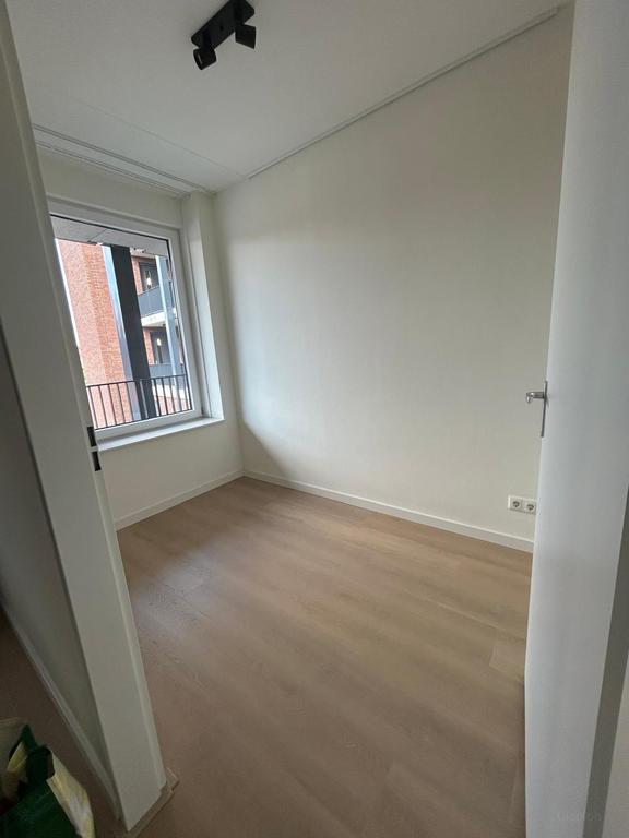 Gas-Free 2-Bedroom Apartment with Balcony - Image 8