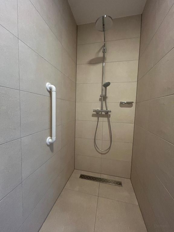 Gas-Free 2-Bedroom Apartment with Balcony - Image 10