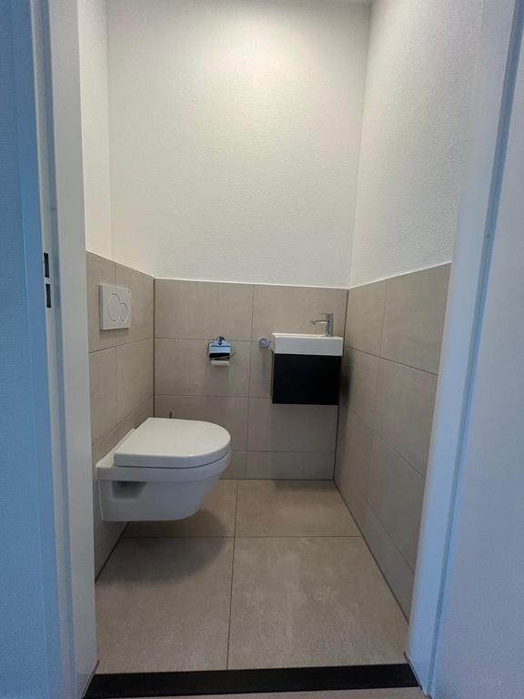 Gas-Free 2-Bedroom Apartment with Balcony - Image 11