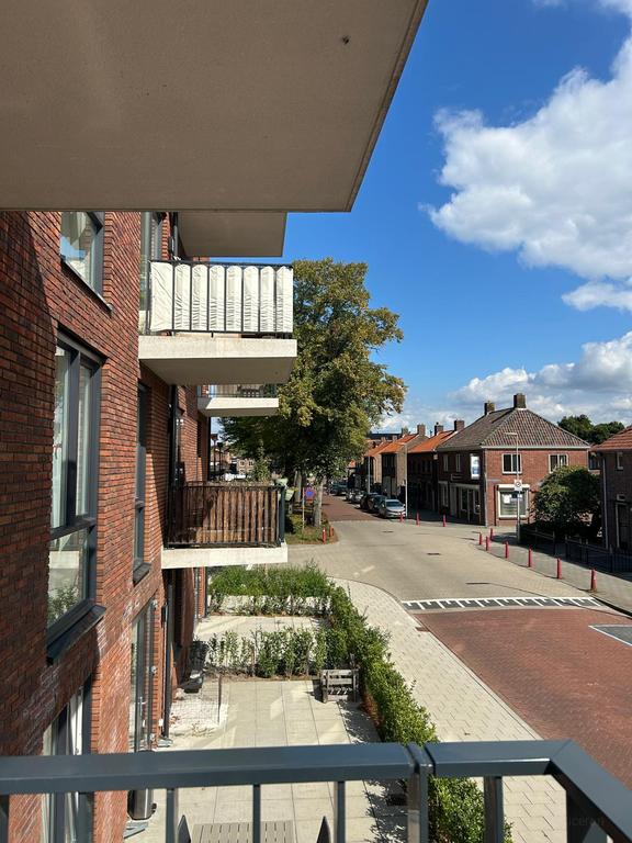 Gas-Free 2-Bedroom Apartment with Balcony - Image 12