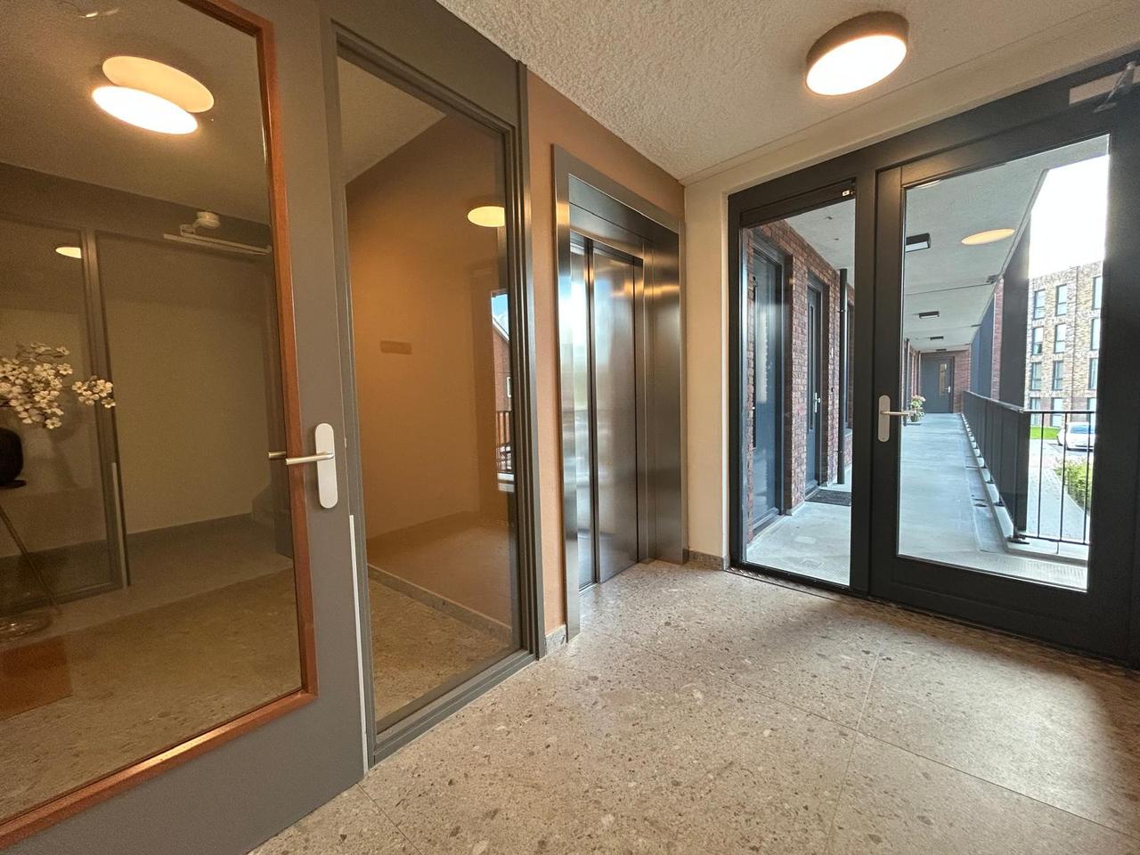 Gas-Free 2-Bedroom Apartment with Balcony - Image 15