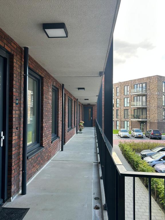 Gas-Free 2-Bedroom Apartment with Balcony - Image 16