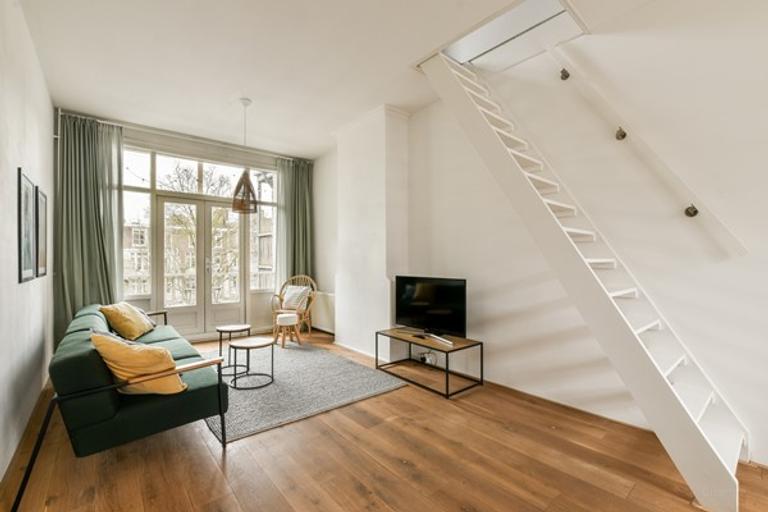 Twee verdiepingen met balkon in De Pijp - Afbeelding 2