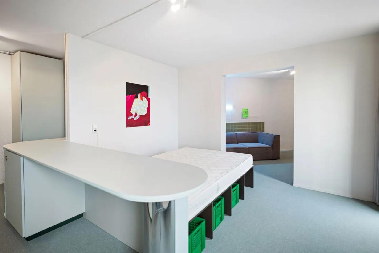 Furnished studio with balcony on 7th floor - Image 4