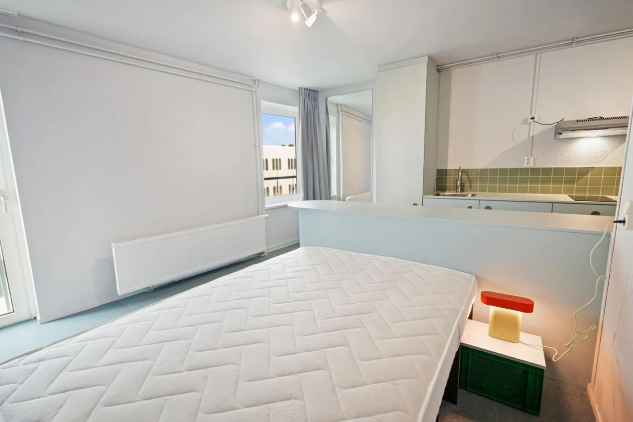 Furnished studio with balcony on 7th floor - Image 6