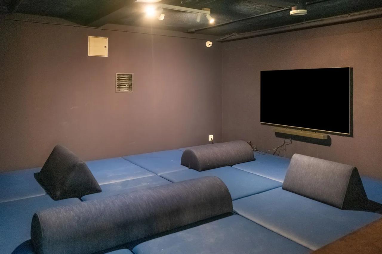 Furnished studio with balcony on 7th floor - Image 11