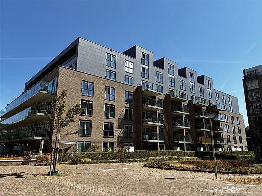 91 m² apartment with spacious balcony - Image 1