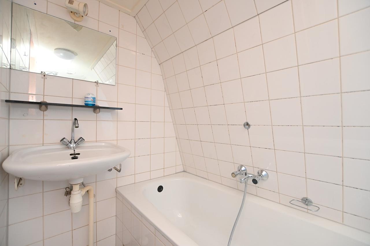 Bright 17 m² room on Akerkhof - Image 8