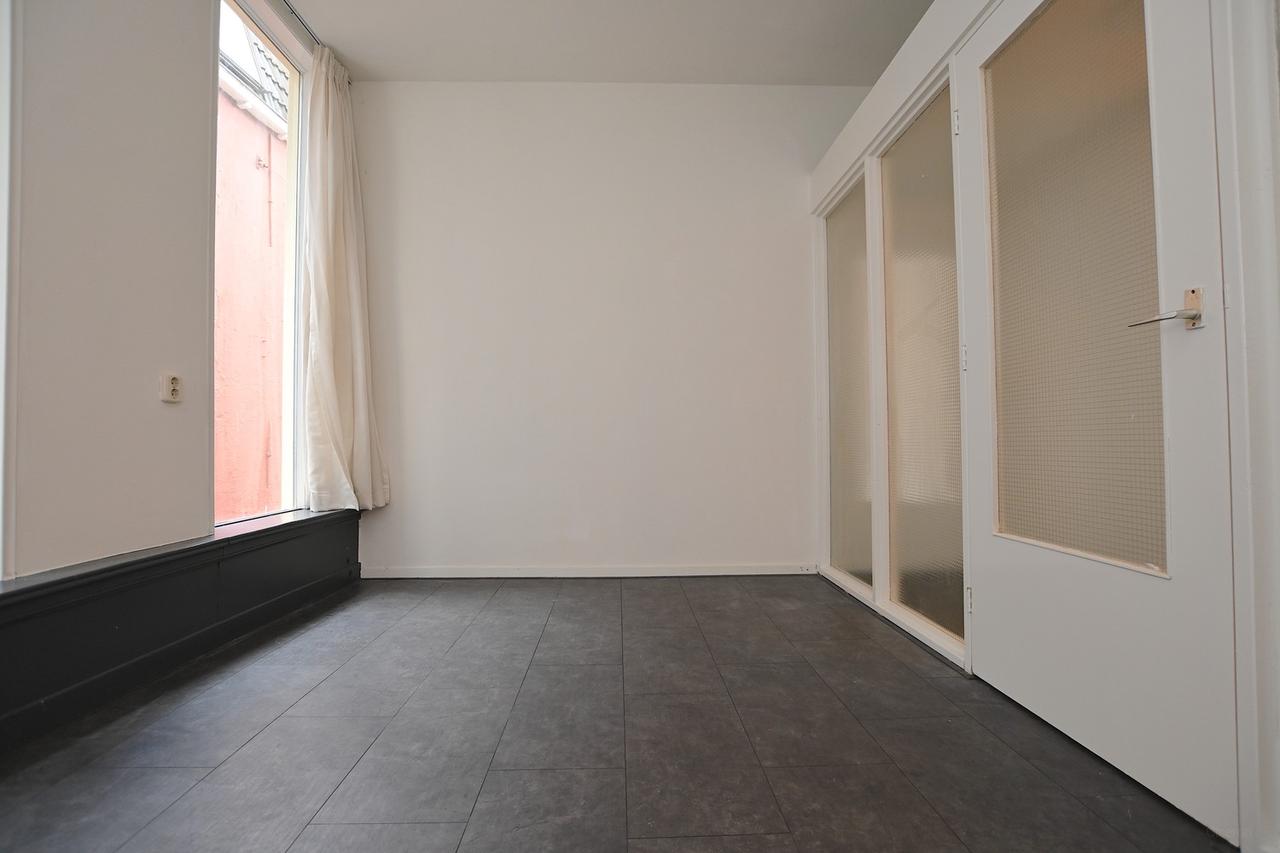 Bright 1-bedroom apartment in central Groningen - Image 10